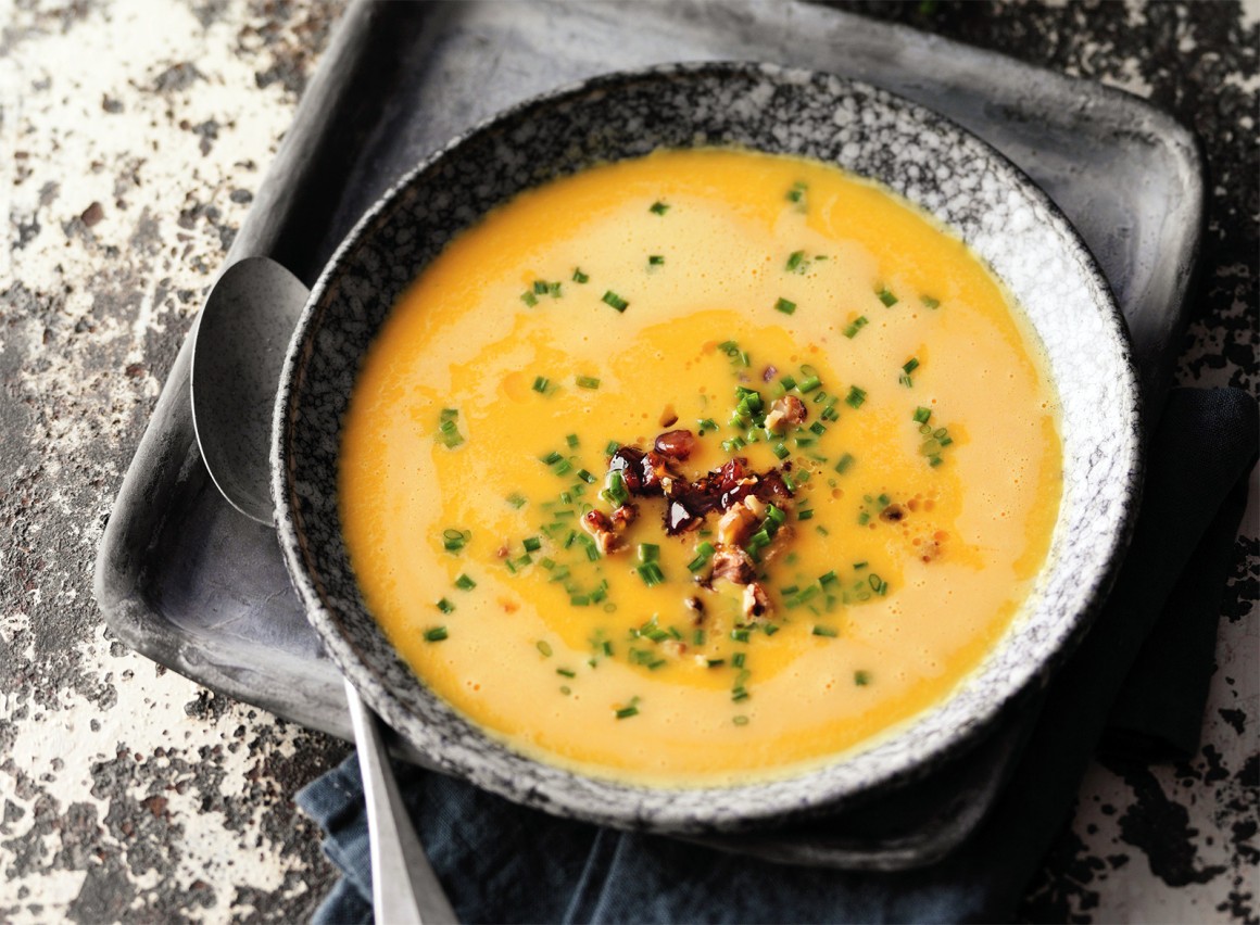 Süßkartoffelsuppe mit Walnüssen