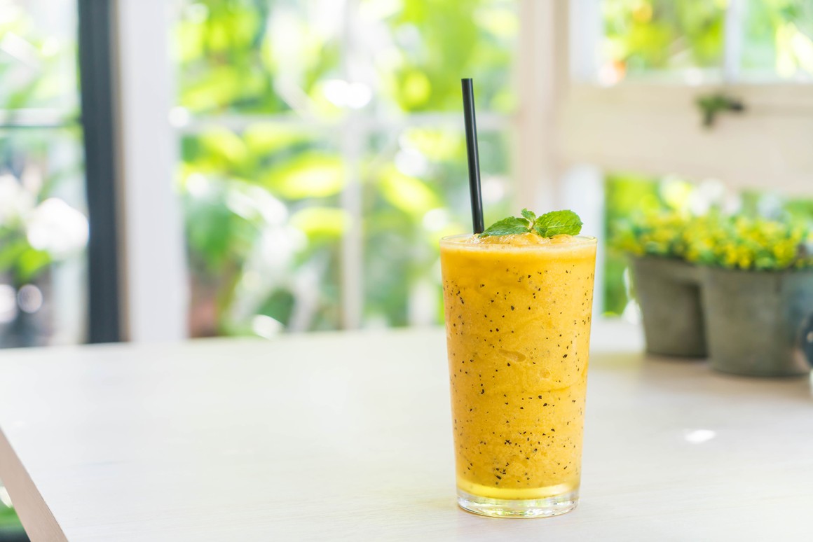 Power-Smoothie mit Mango