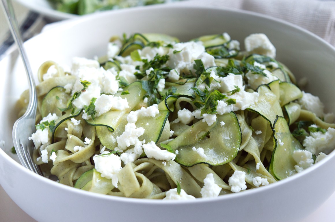 Grüne Bandnudeln mit Zucchini - Rezept