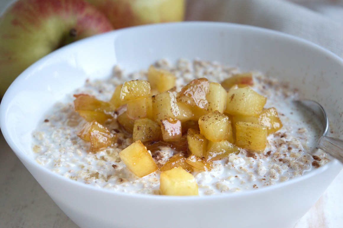 Veganer Bratapfel-Karamell-Porridge