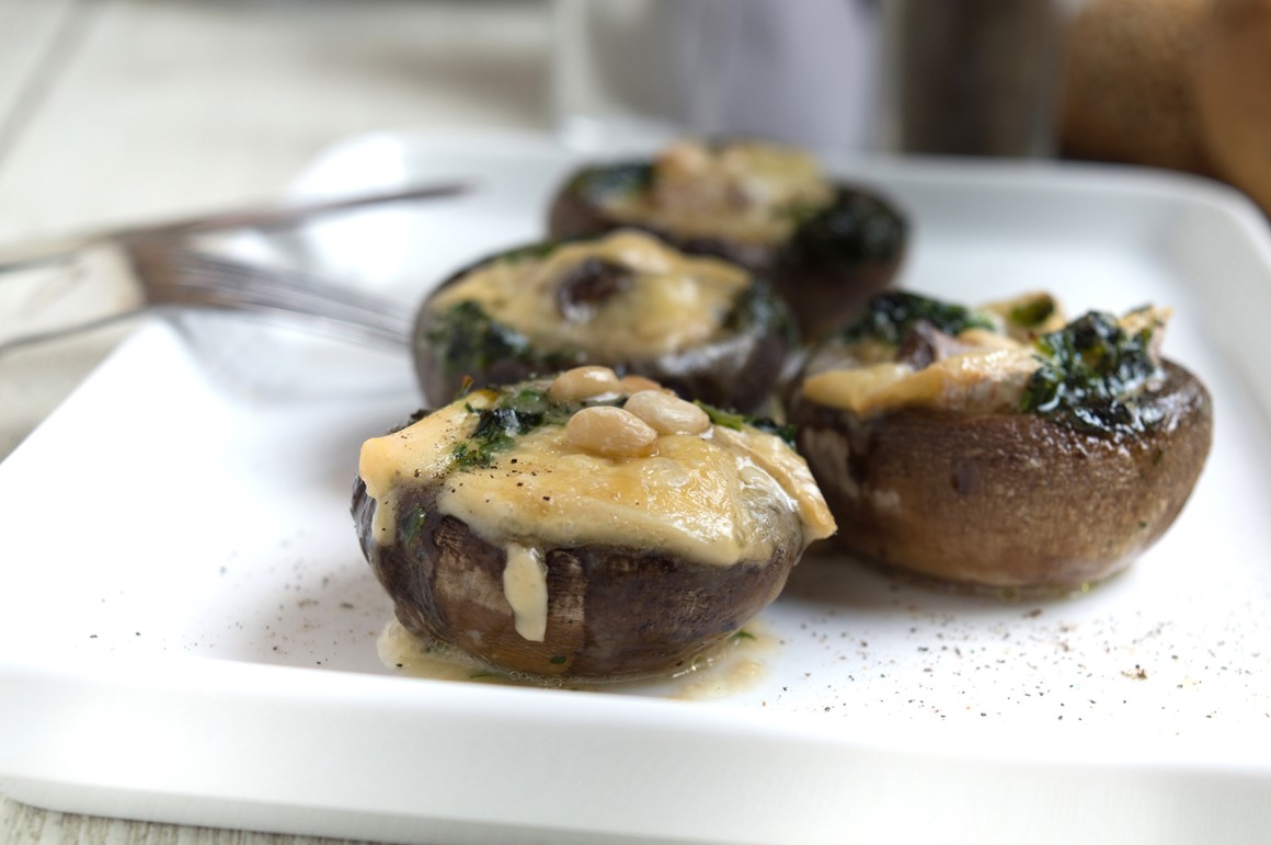 Gefüllte Champignons mit Pesto und Mozzarella