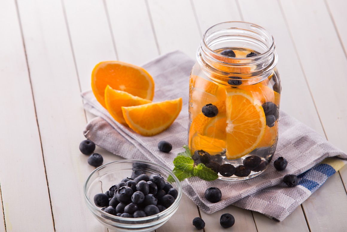 Blaubeeren-Orangen-Wasser