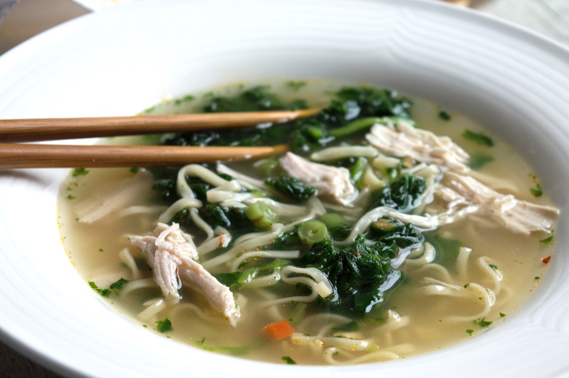 Nudelsuppe mit Huhn
