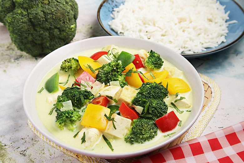 Thaicurry mit Tofu und Kokosmilch