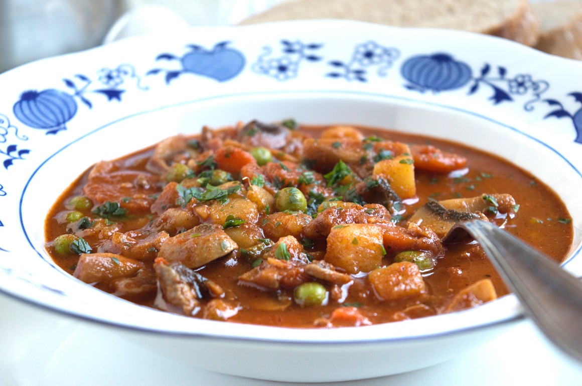 Gulaschsuppe mit Hackfleisch