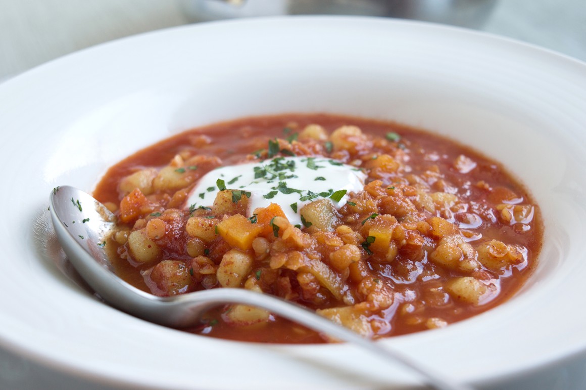 Linsensuppe mit roten Linsen