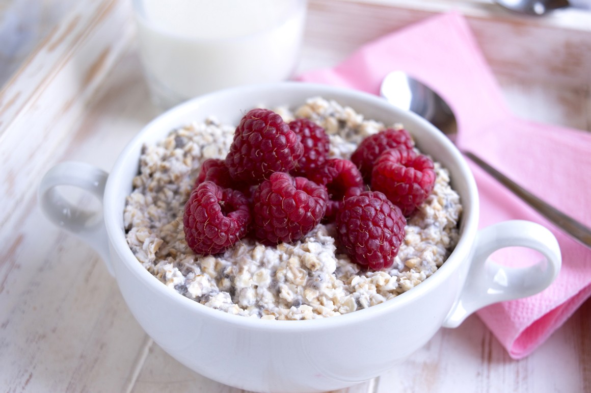 Veganes Müsli mit Himbeeren und Vanille