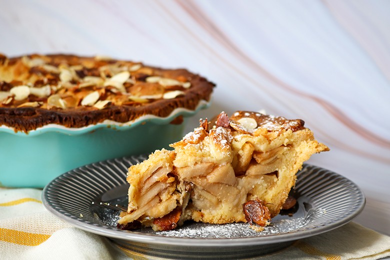 Apfelkuchen mit Bienenstich-Decke