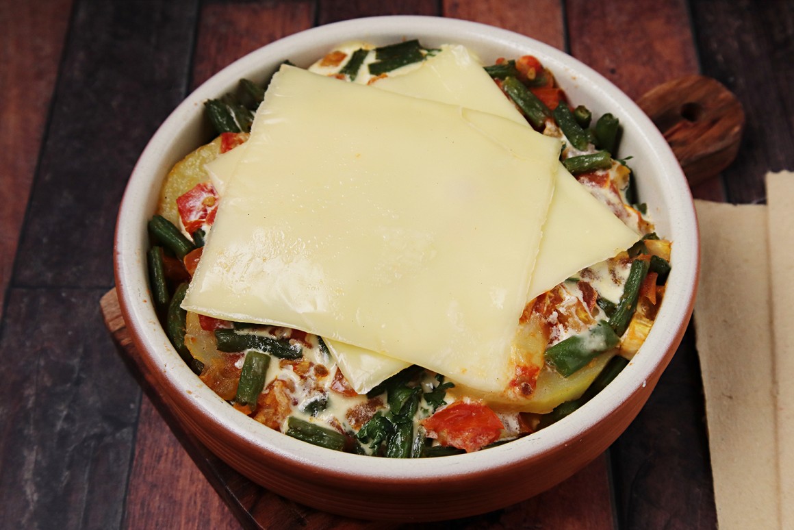 Bohnenauflauf mit Kartoffeln und Schafskäse - Rezept
