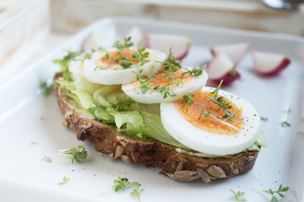 Schwarzbrot mit Kresse-Ei