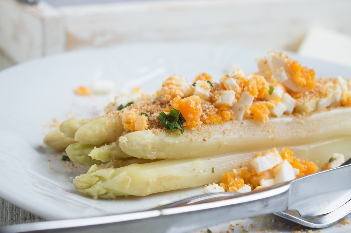 Spargel nach polnischer Art
