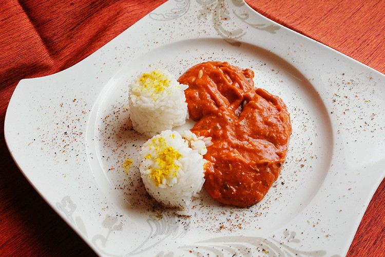 Veganes rotes Gemüsecurry
