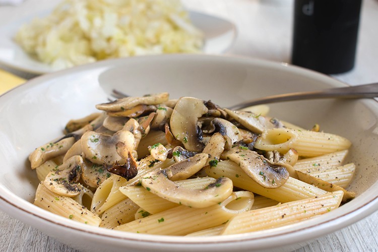 Penne mit Pilzen und Minze