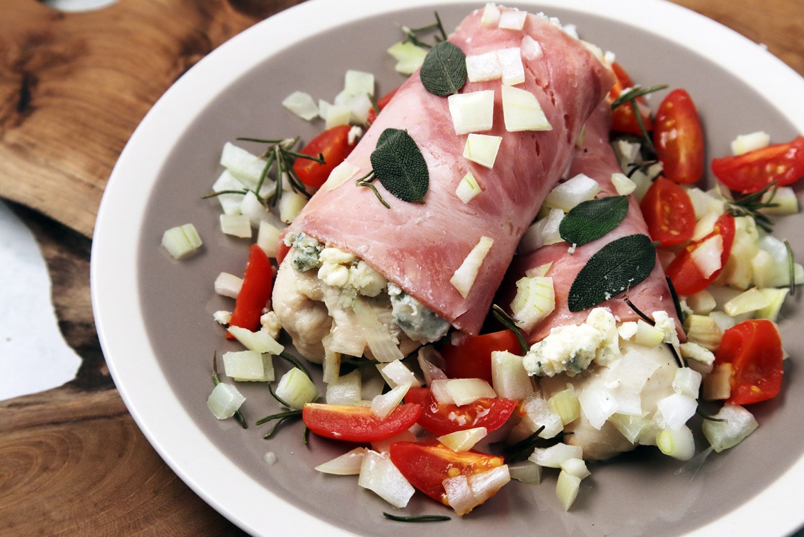 Gedämpftes Hähnchenschnitzel nach Art Saltimbocca