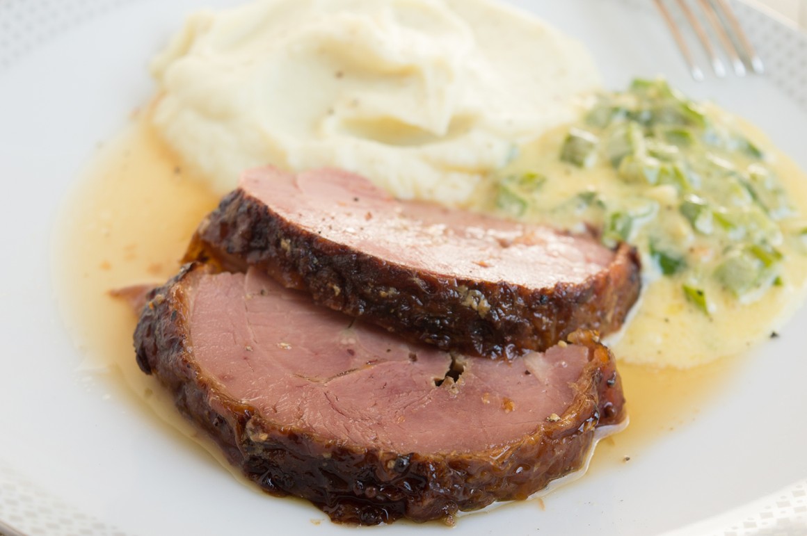 Rollbraten mit Rahmporree und Püree - Rezept