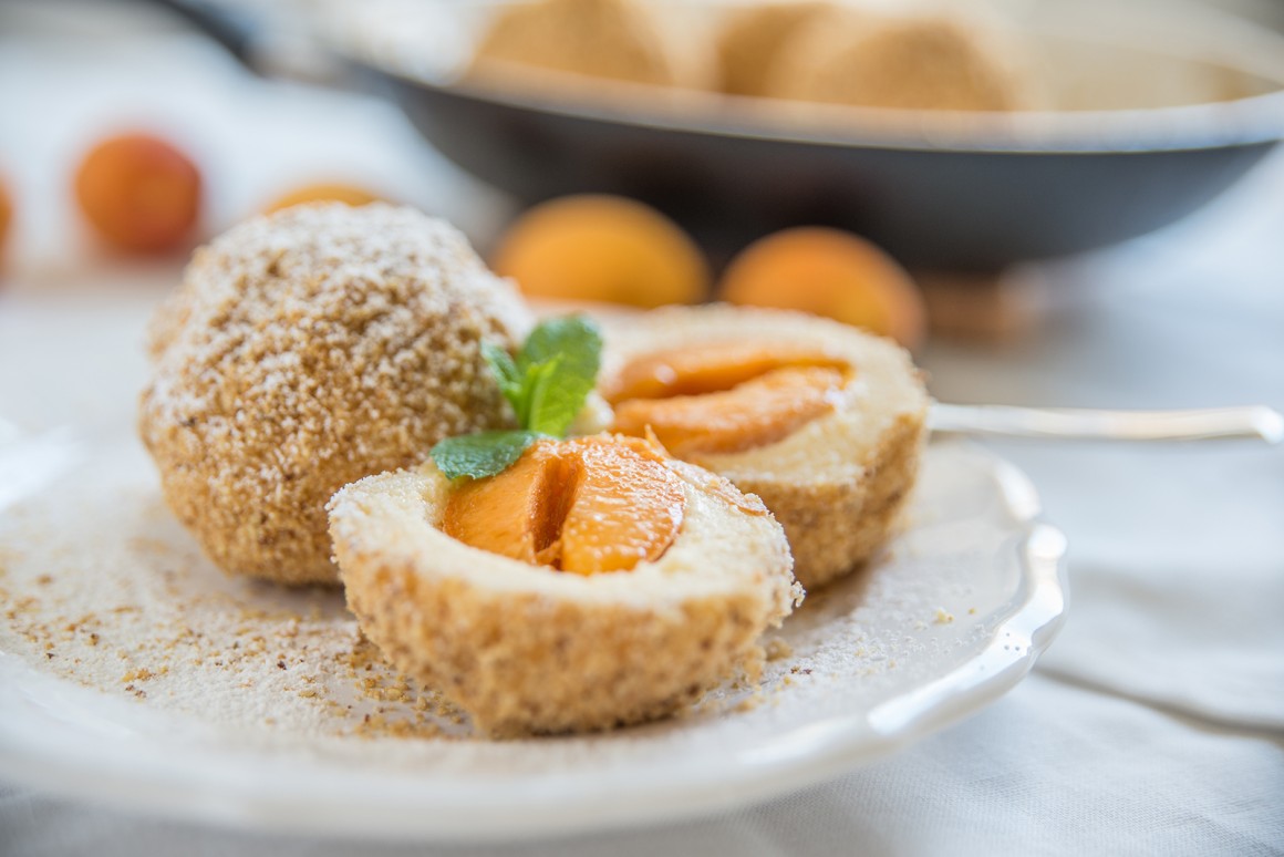 Topfenknödel mit Aprikosenfüllung