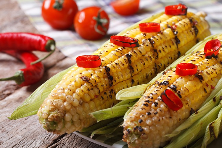 Gegrillte Maiskolben mit Chili