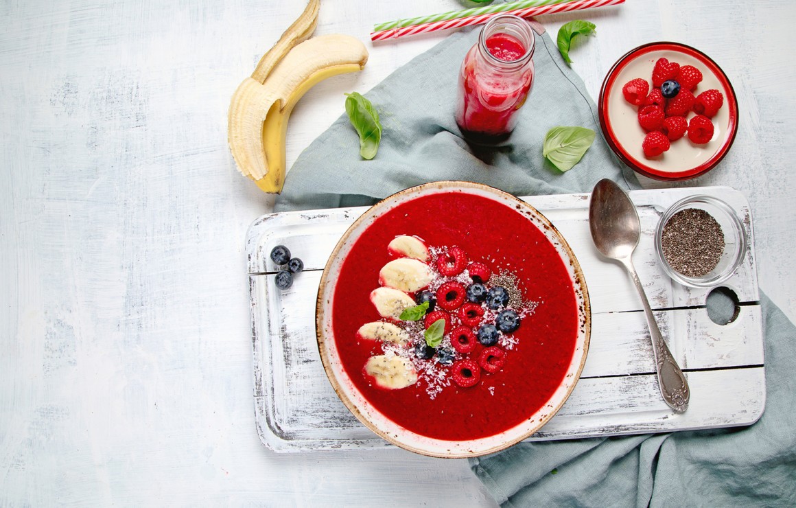 Smoothie-Bowl mit Beeren