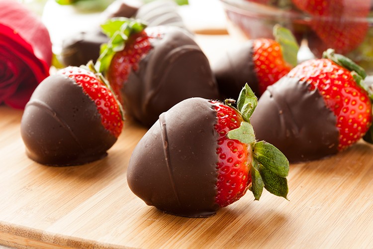 Schokolierte Kardamom Erdbeeren