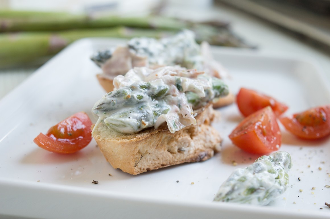 Crostini mit Spargel