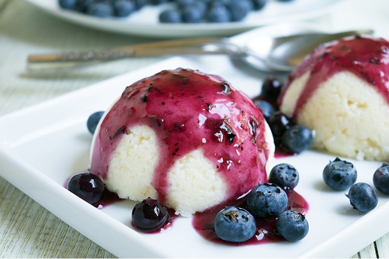 Grießpudding mit Blaubeerkompott