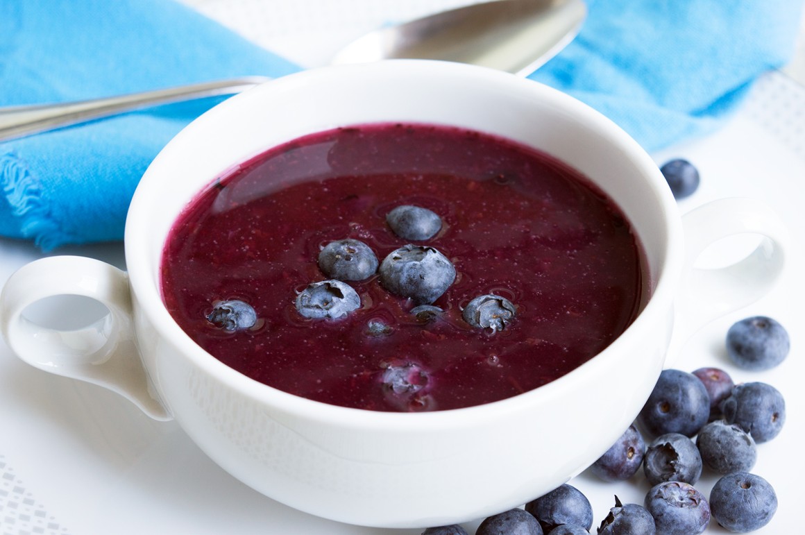 Kalte Suppe mit Blaubeeren
