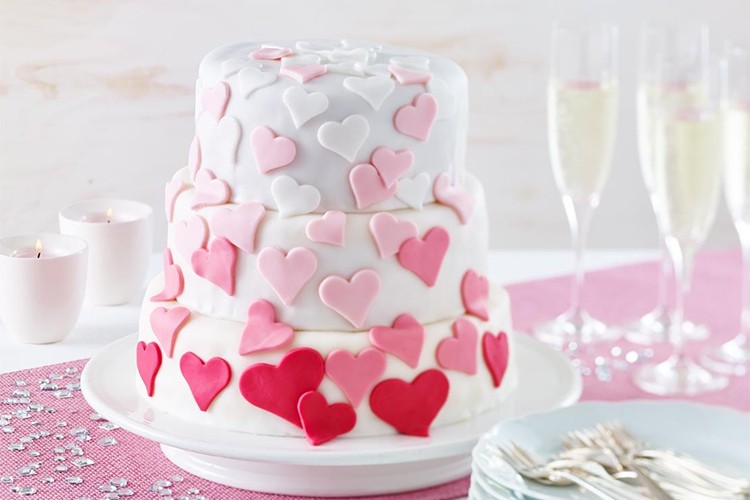 Dreistöckige Hochzeitstorte