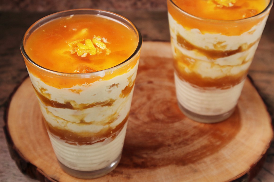 Quarkdessert mit Aprikosenpüree