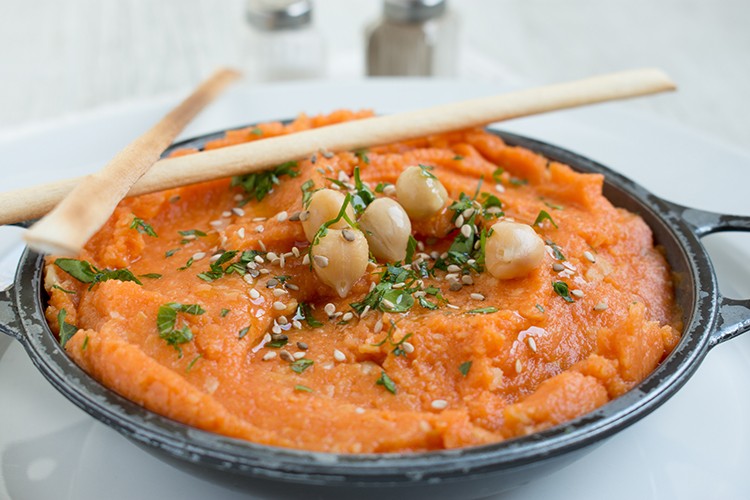 Hummus mit Kürbis und Sesam