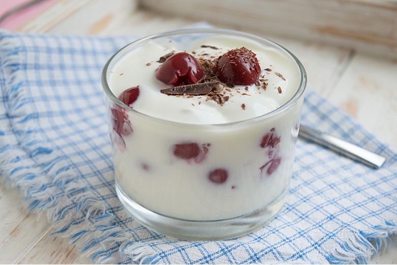 Kirschen in Joghurtcreme
