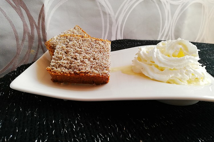 Mohnkuchen mit Eierlikör