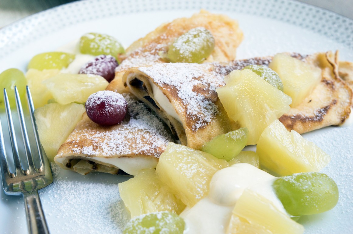 Crepes mit Frischkäsefüllung und Obst