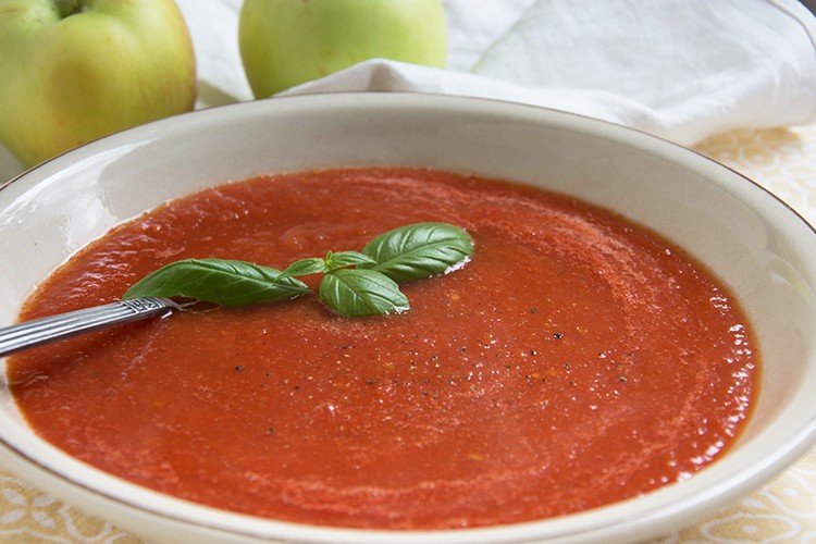 Tomatensuppe mit Äpfeln