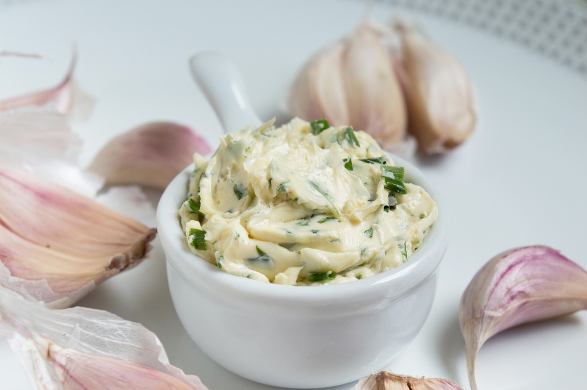 Kräuterbutter mit Knoblauch - Rezept