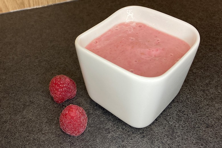 Himbeermousse mit Bananen