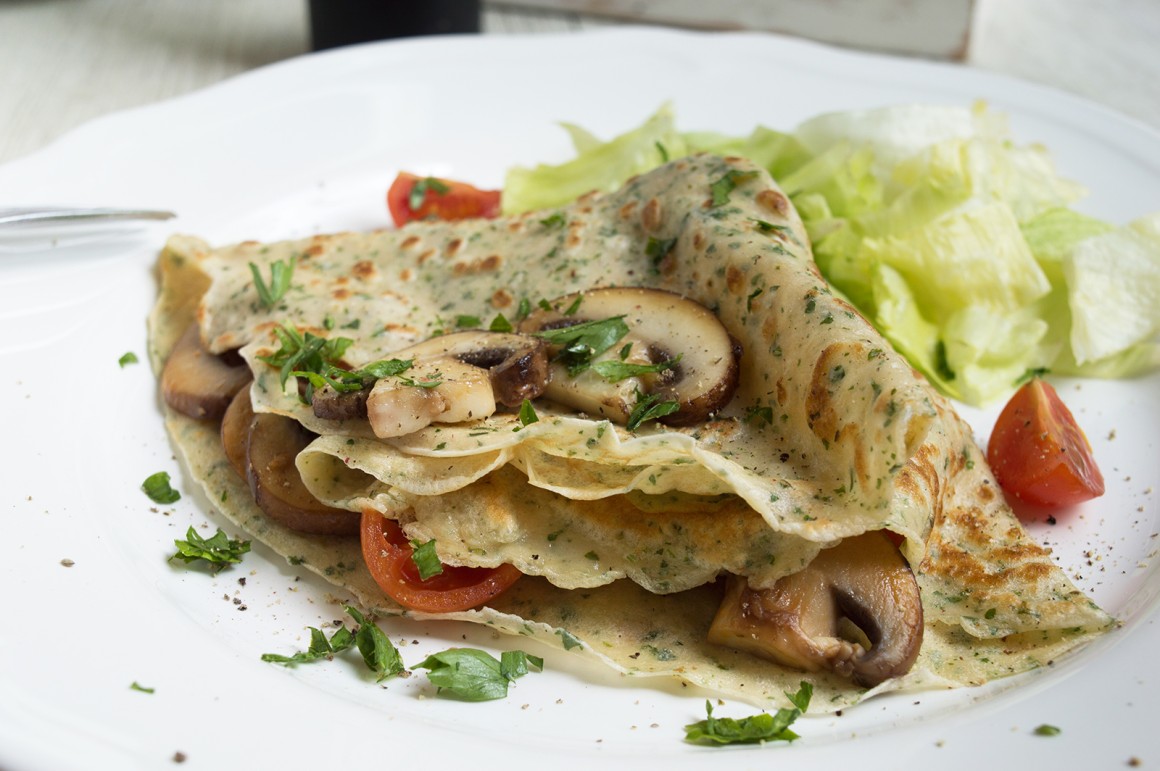Pfannkuchen mit Käse und Speck