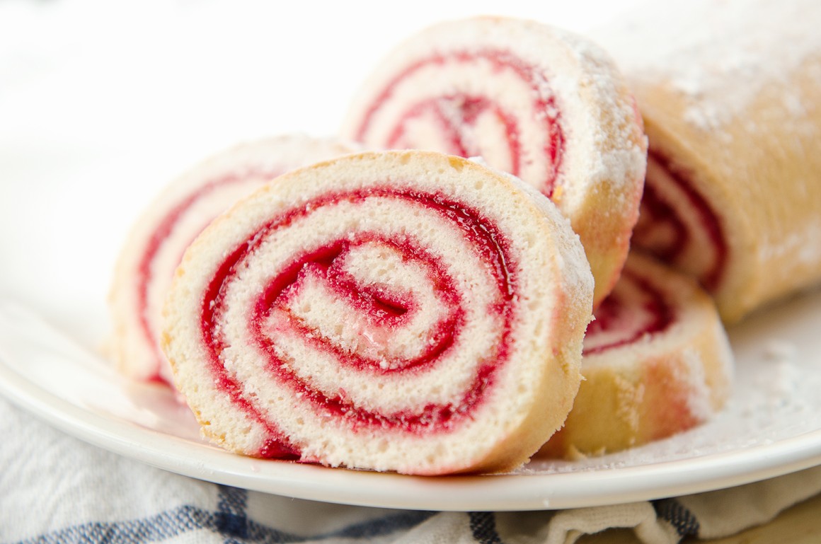 Erdbeerroulade mit Marmelade
