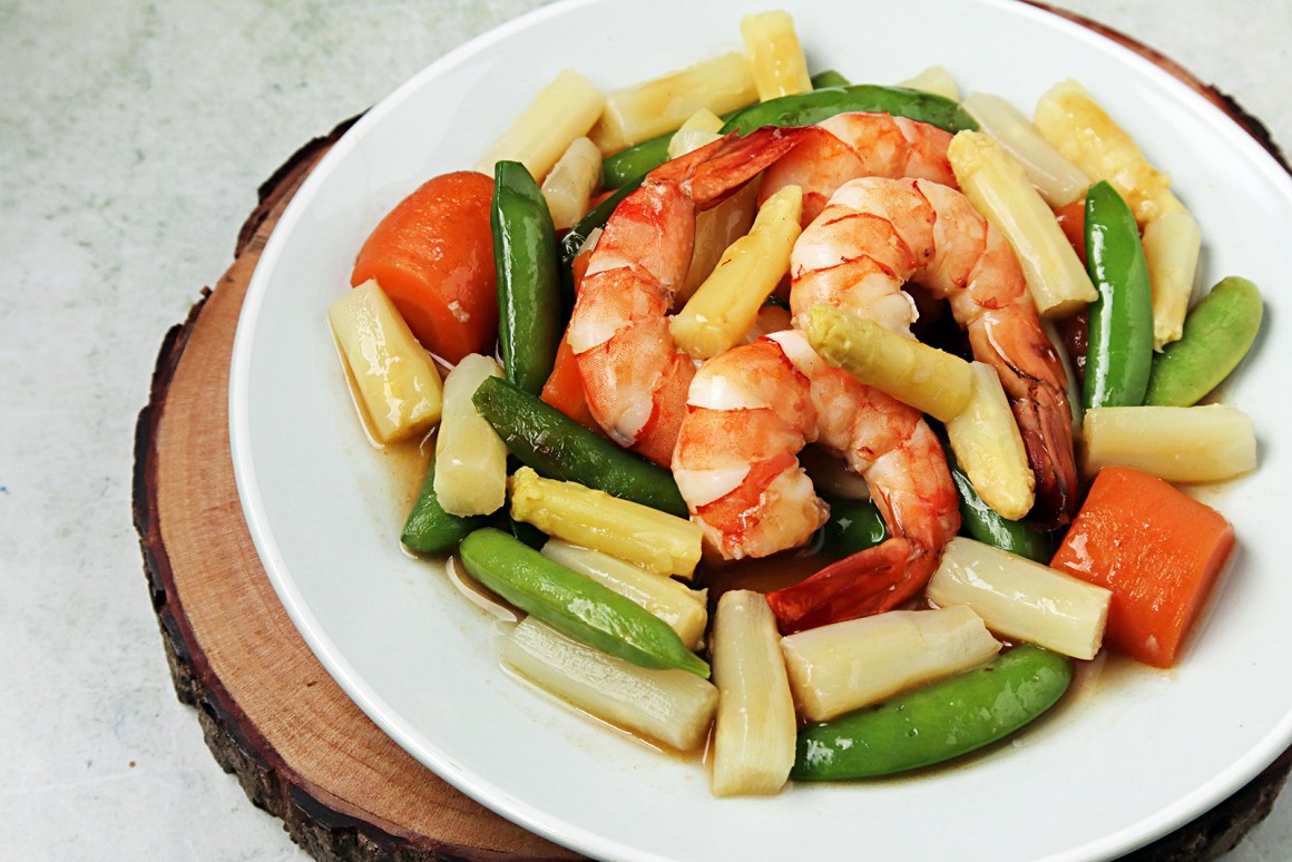 Spargelpfanne mit Garnelen