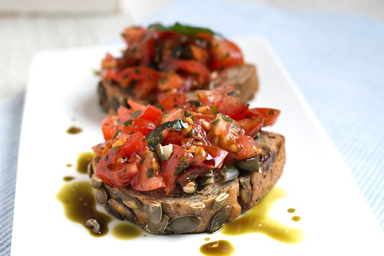 Bruschetta mit Kürbiskernen