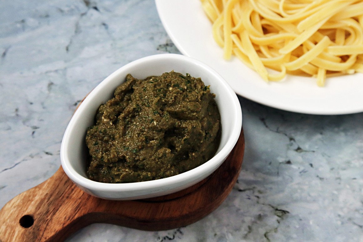 Auberginenpesto mit Pinienkernen