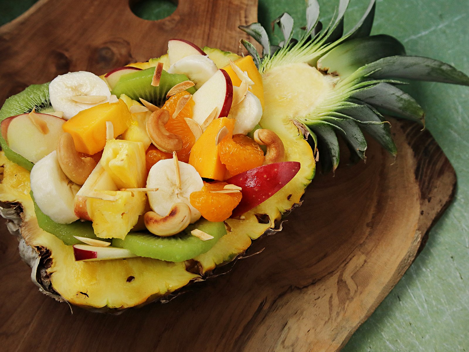 Mit Obst gefüllte Ananas - Rezept