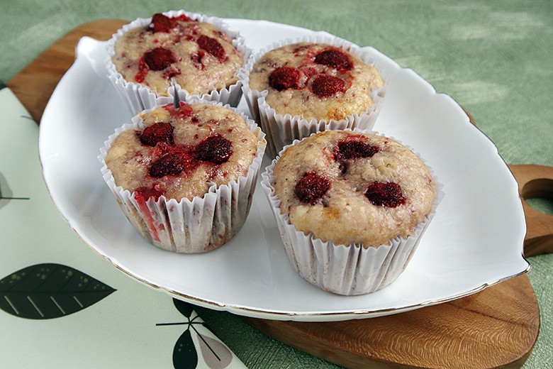 Haferflockenmuffins mit Himbeeren