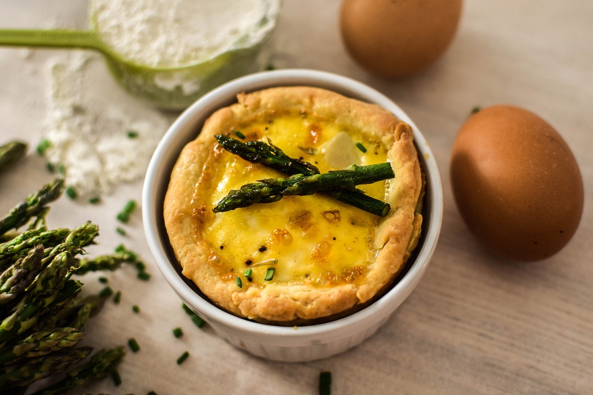 Quiche mit Möhren, Lauch und Spargel