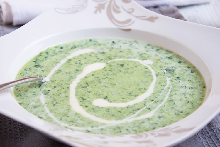 Käsesuppe mit Spinat