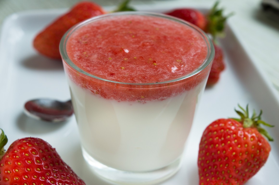 Zitronencreme mit Erdbeeren