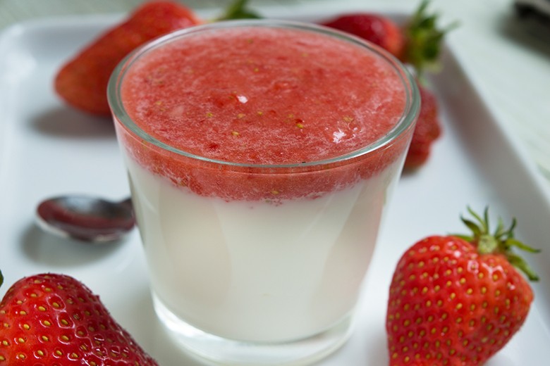 Zitronencreme mit Erdbeeren