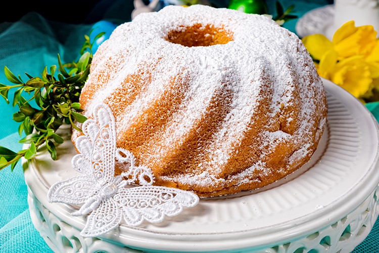 Joghurtgugelhupf mit Zitrone