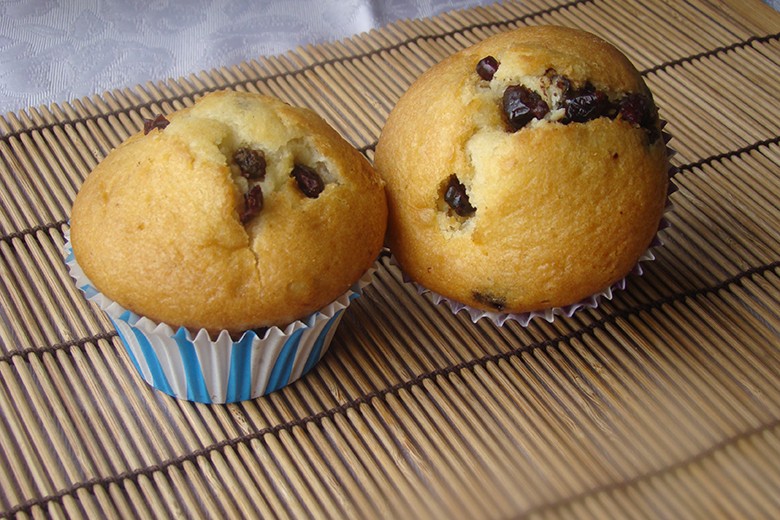 Zitronenmuffins mit Beeren