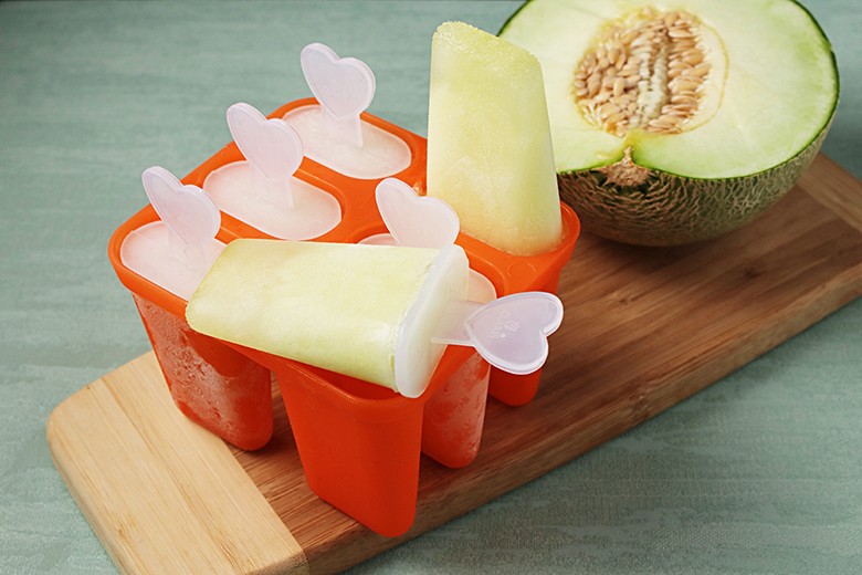 Zuckermeloneneis am Stiel