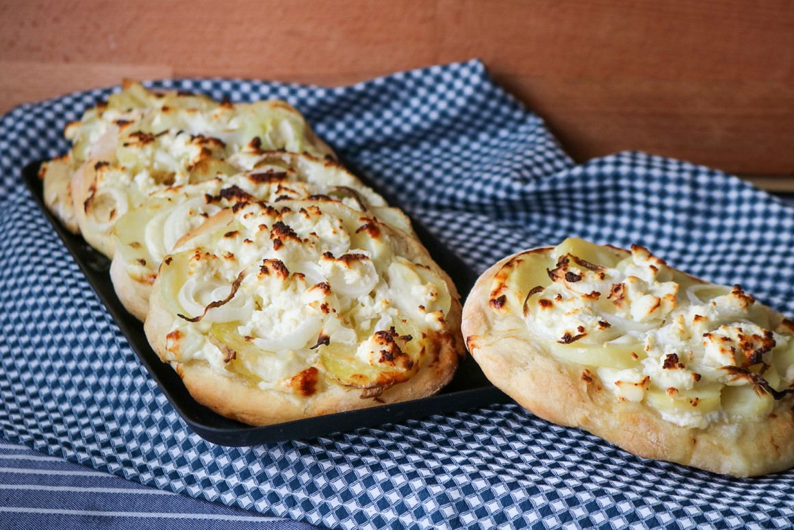 Kartoffel-Pizza mit Schafskäse - Rezept